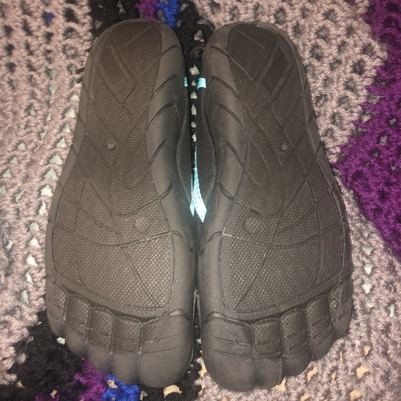 Water Shoes - Picture 3 of 4